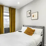 3-Bedroom House In Greenwich