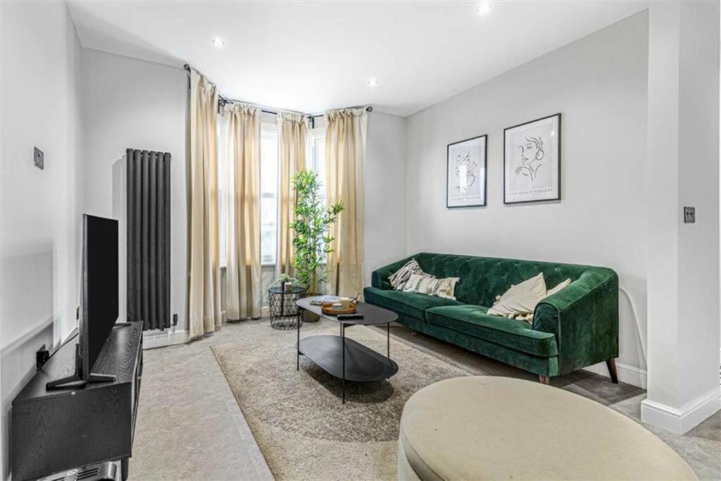 Apartment 3-bedroom House In Greenwich *